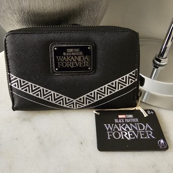Black Panther Wakanda Forever Wallet - Picture 3 of 5